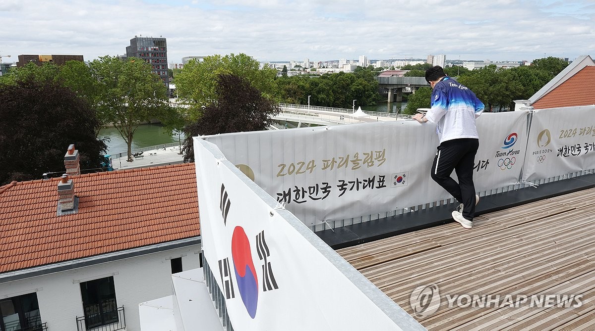 [올림픽] 더위 대비해 냉풍기·기온 떨어지면 담요…라운지엔 사발면