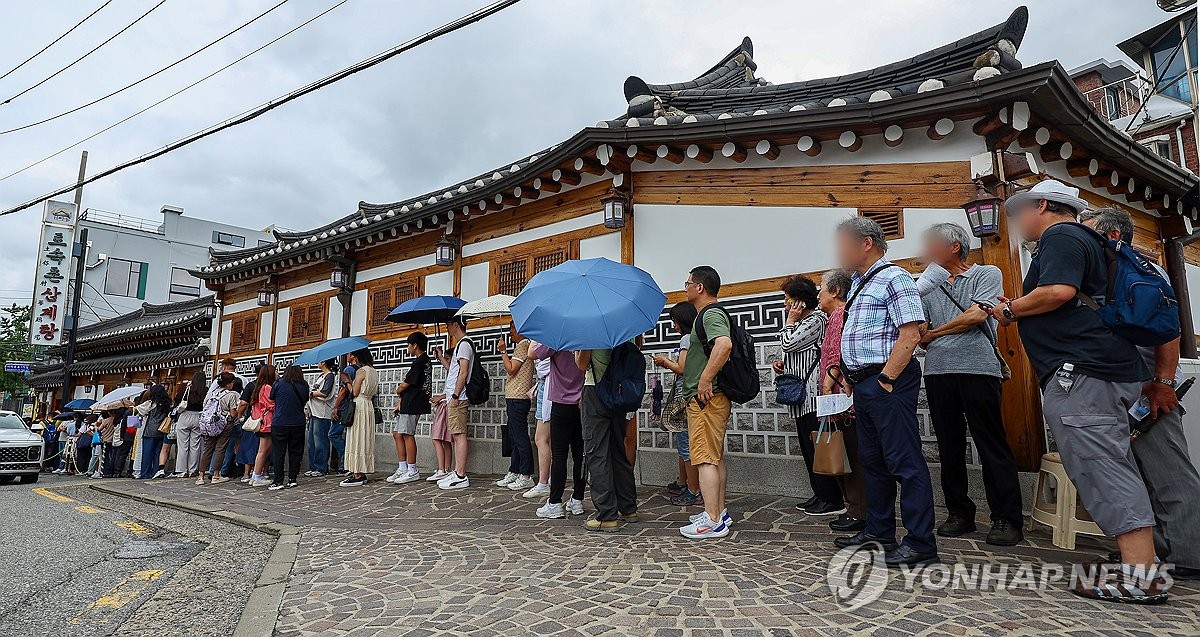 복날 삼계탕 평소보다 3.1배 많이 먹는다…20대 증가율 최고