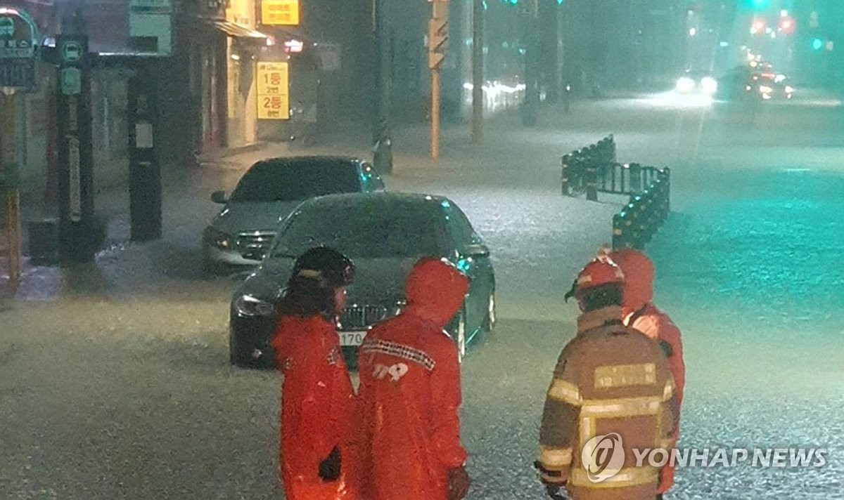 폭염·폭우에 일하는 기사들…"새벽배송 안 받을래요" 소비자도