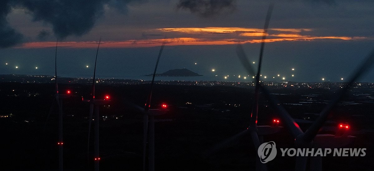 제주도 전역 열대야 기승…북부 19일째 잠 못 드는 밤