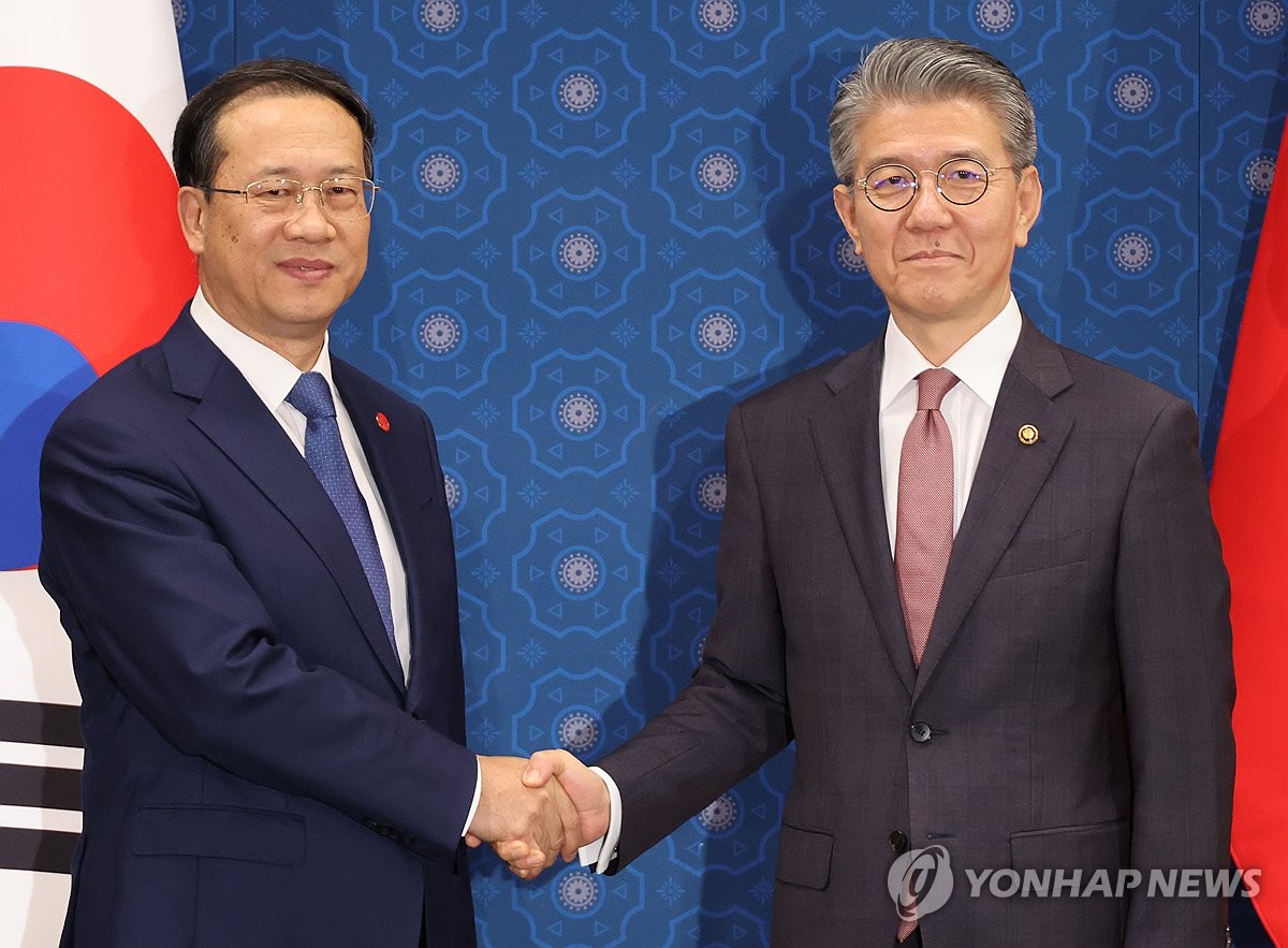 中 "한반도 정세 안정 필요…정치적 해결 위해 건설적 역할해야"