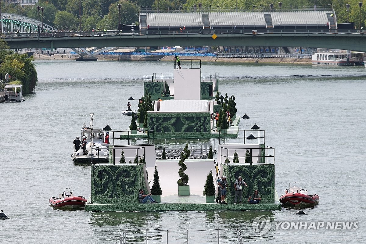 [올림픽] 빗줄기를 뚫고 센강 따라 48번째로 입장한 한국 선수단