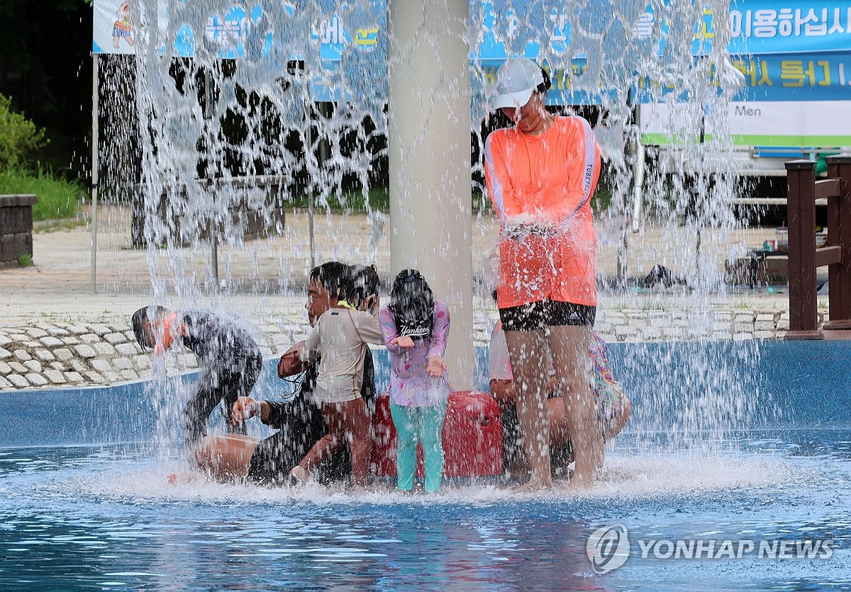 '열흘째 폭염특보' 광주·전남서 온열질환·가축 폐사 잇따라