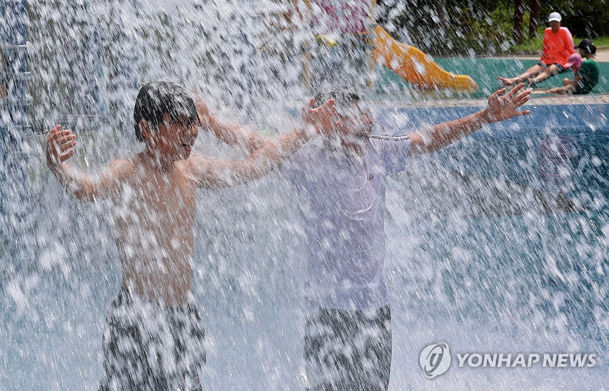 올여름 광주·전남 온열질환 100명 넘어…폭염특보 지속