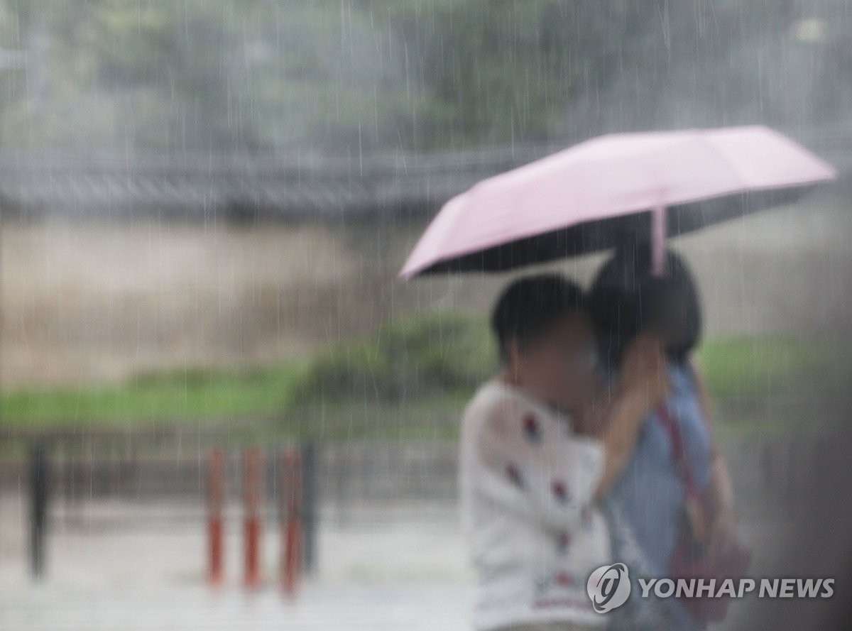 대구·경북 흐리고 소나기…낮 기온 30∼34도