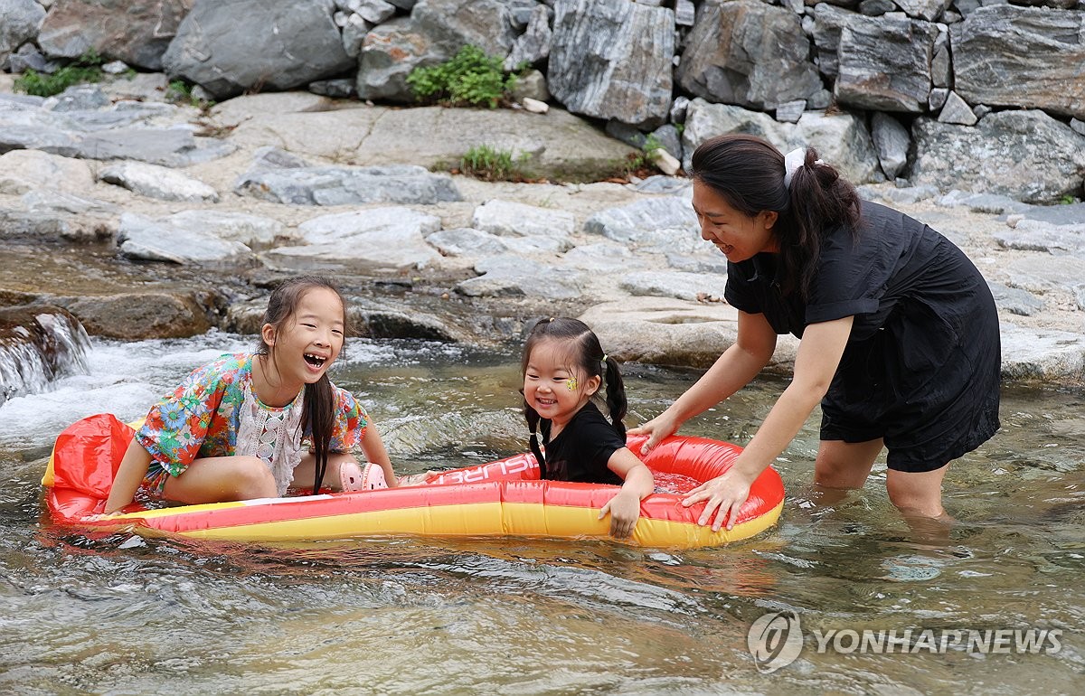 폭염 속 휴가철 맞아 해수욕장·물놀이장 피서객 '인산인해'