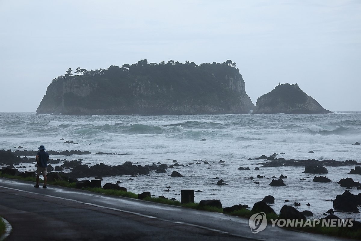 제주 늦은 밤까지 가끔 비…"시간당 30㎜ 안팎 강한 비 유의"