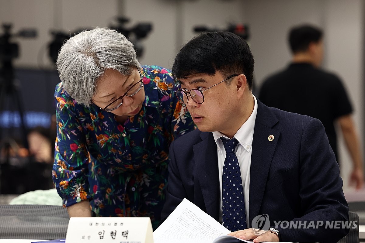 진료 쉬고 토론회 연 의사들…휴진 여파는 '미미'(종합)