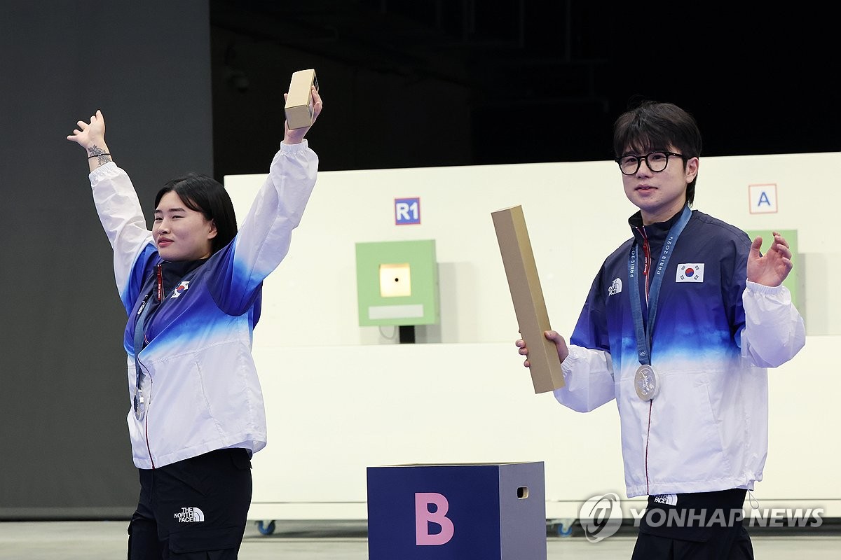 [올림픽] 박하준-금지현, 공기소총 10ｍ 혼성경기서 은메달…한국 첫 메달