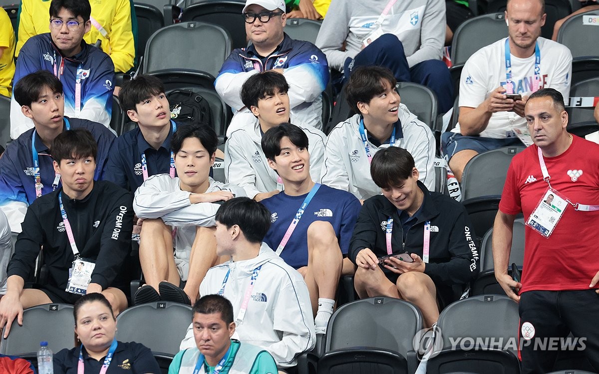 [올림픽] '7위로 결승행' 김우민 "나도 당황…결승에선 다 쏟아부어야죠"