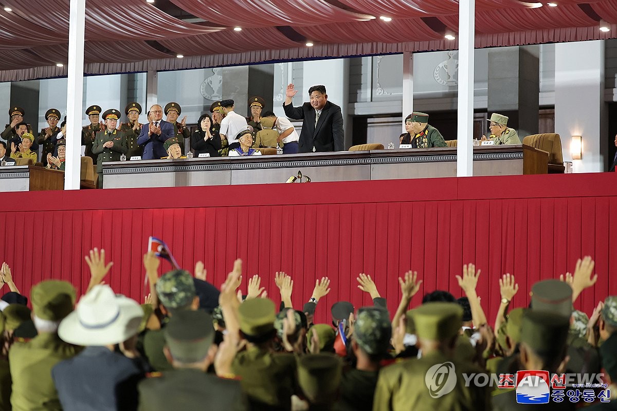 김정은, '전승세대' 상봉모임 참석…"계승의 역사는 더 거룩"(종합)