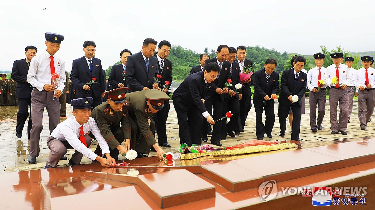 김정은, '전승세대' 상봉모임 참석…"계승의 역사는 더 거룩"(종합)