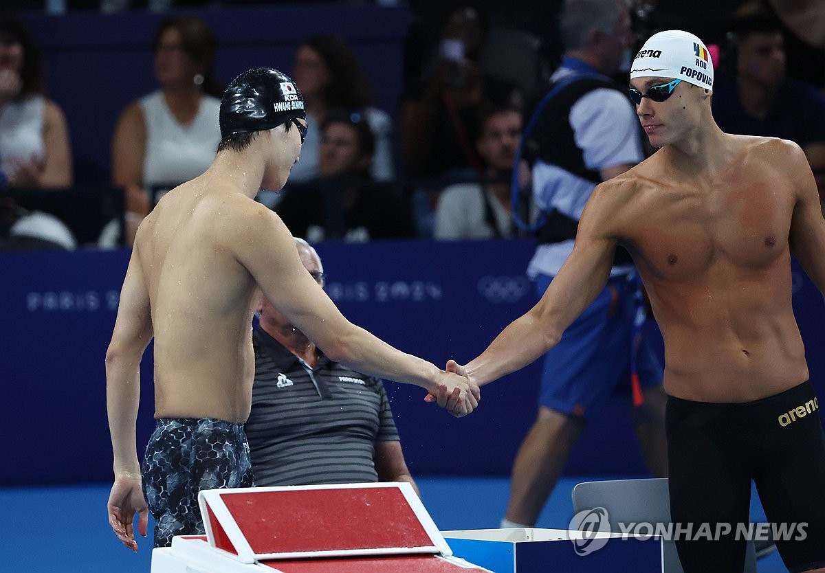 [올림픽] 노련해진 황선우 "예선은 편안하게…우민이 형 메달 영롱하더라"