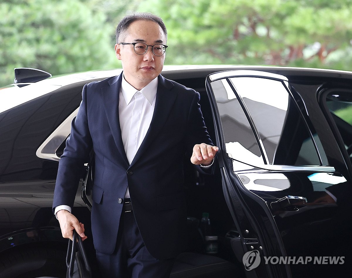 검찰총장 "수사팀에 김건희 여사 공개소환·사과 지시 안했다"