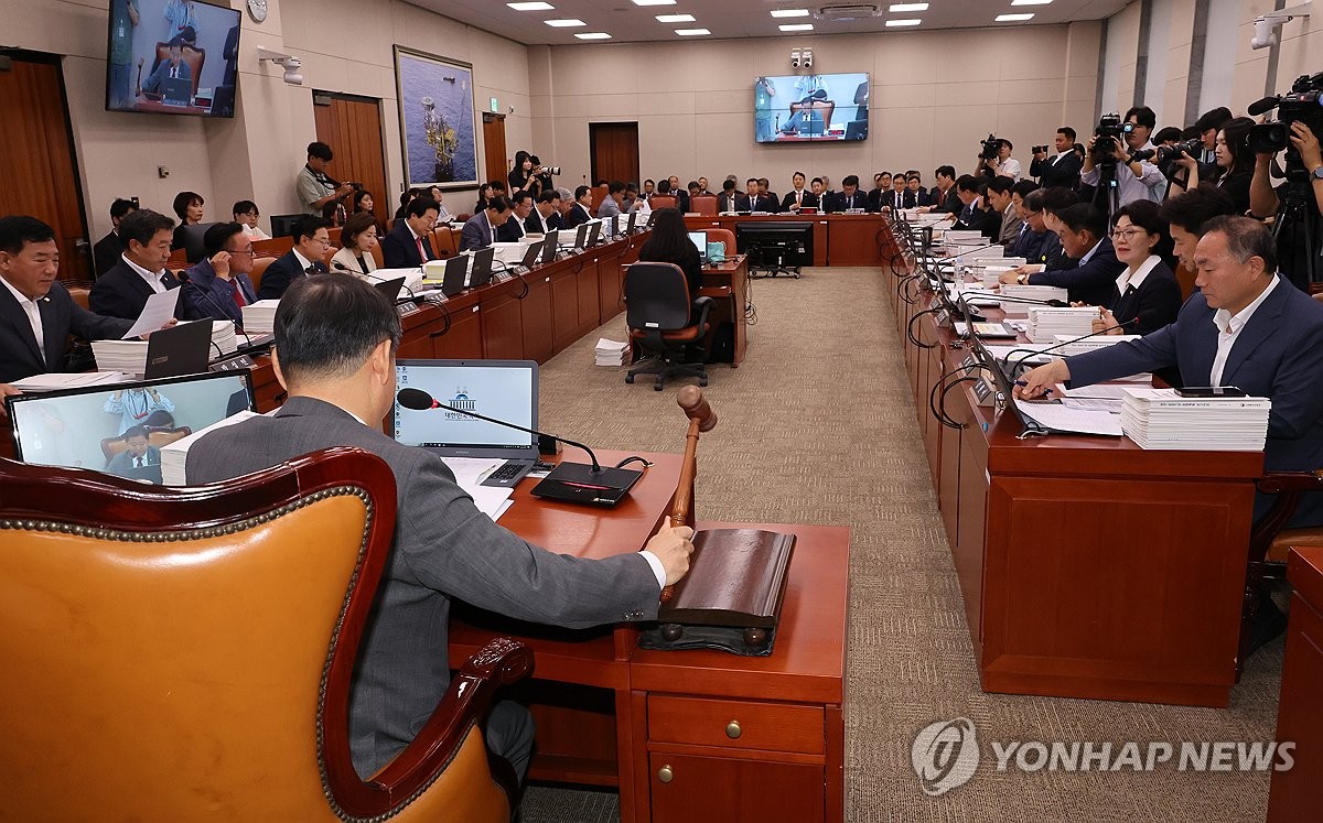 산업위, 가스전 공방…野 "성공률 과장", 與 "지나친 의혹제기"