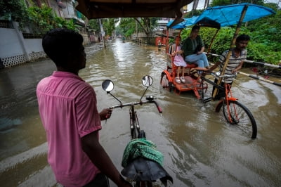인도 북동부, 계속된 폭우에 50여명 사망…210만명 피해