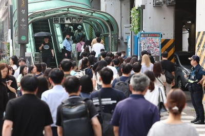 "이러다 큰일 난다" 발칵…'핫플' 성수역에 무슨 일이