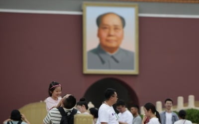 "사령부를 공격하라"…홍위병 부추긴 마오쩌둥