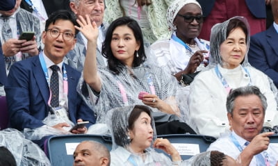 우비 입은 삼성家 모녀 포착…회장님들 파리로 '총출동' [2024 파리올림픽]