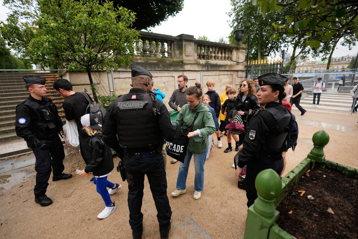 英国法律系学生发帖辱骂萨卡是猴子 坚持自己没有种族歧视后被释放