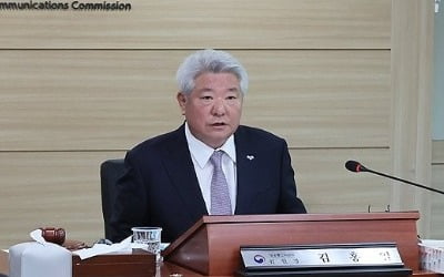 김홍일 방통위원장, 탄핵안 보고 전 자진 사퇴
