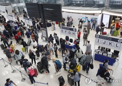 태국, 공항 입국 면세점 운영 중단…"국내 들어와서 소비하라"