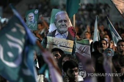 "이란을 탈레반에 넘길텐가"…개혁파, 정치 등돌린 표심 잡기