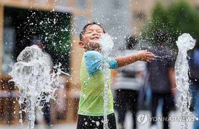 사우나에 있는 듯한 무더위 지속…목요일 서울·대구 체감 35도