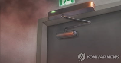 전남 영광 해군 숙소 한밤중 화재…2명 경상