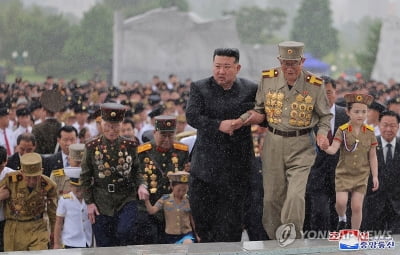 김정은, 6·25 전사자묘 찾아 "전승세대가 지킨 사상제도 수호"