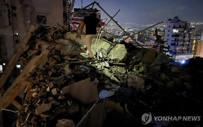 이스라엘, 베이루트 보복 공습…"축구장 폭격한 헤즈볼라 노려"(종합)