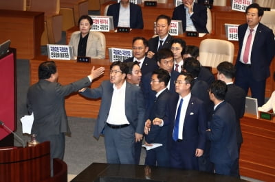 "정신나간 국민의힘 의원들"…김병주 '막말'에 또 파행 국면