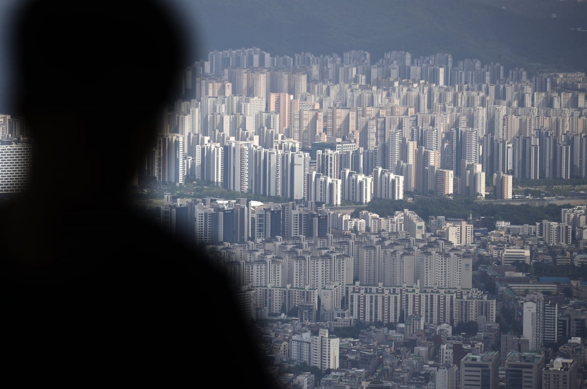 서울 송파구 롯데월드타워 서울스카이에서 바라본 시내 아파트 단지 모습. 사진=뉴스1