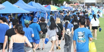 흠뻑쇼서 女 관람객 몰카 찍은 고등학생 '덜미'