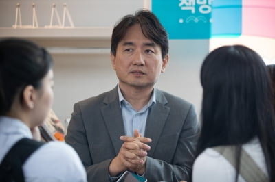 본사 몰려온 수백명 앞에 선 위메프 대표…"환불자금 충분히 준비" [일파만파 티메프]