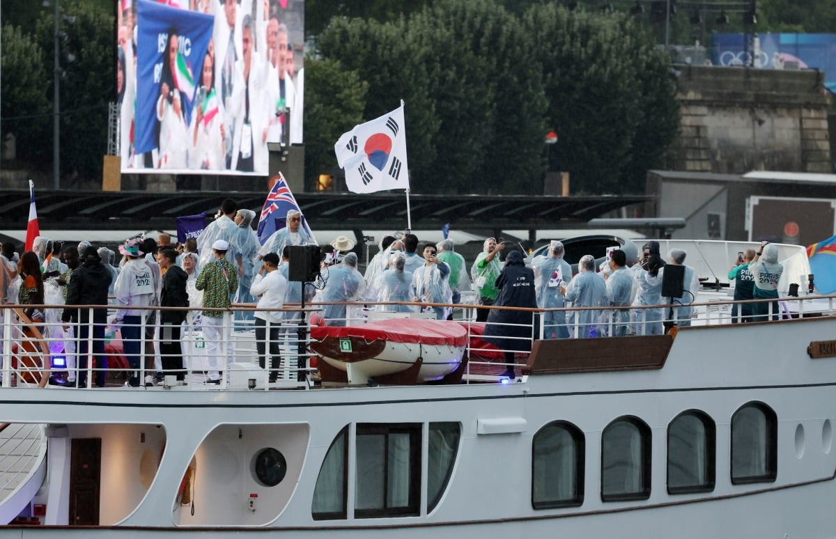 17岁已在西甲送出10次助攻 亚马尔远超同年龄段的梅西