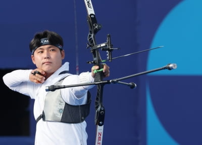 1발 빼고 10점 '명중'…이우석, 양궁 남자 개인전 8강 진출 [2024 파리올림픽]