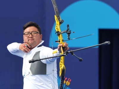 12발 중 11발 '10점'… 김우진, 양궁 남자 개인전 8강 진출 [2024 파리올림픽]