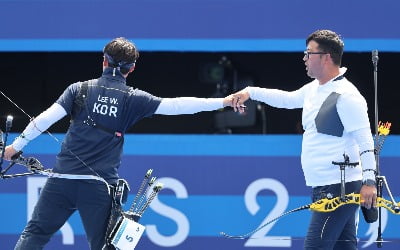 '잔혹하고 아름다운 승부' 김우진, 이우석 꺾고 결승행 [2024 파리올림픽]