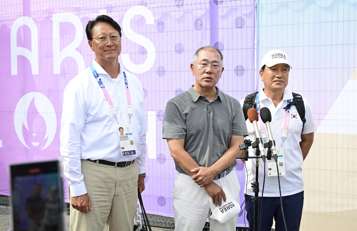 정의선 현대차그룹 회장이 인터뷰하고 있다./사진=대한양궁협회