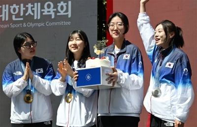 '팀코리아', 파리서 파리바게뜨 케이크 받았다…"선수 지원 계속"