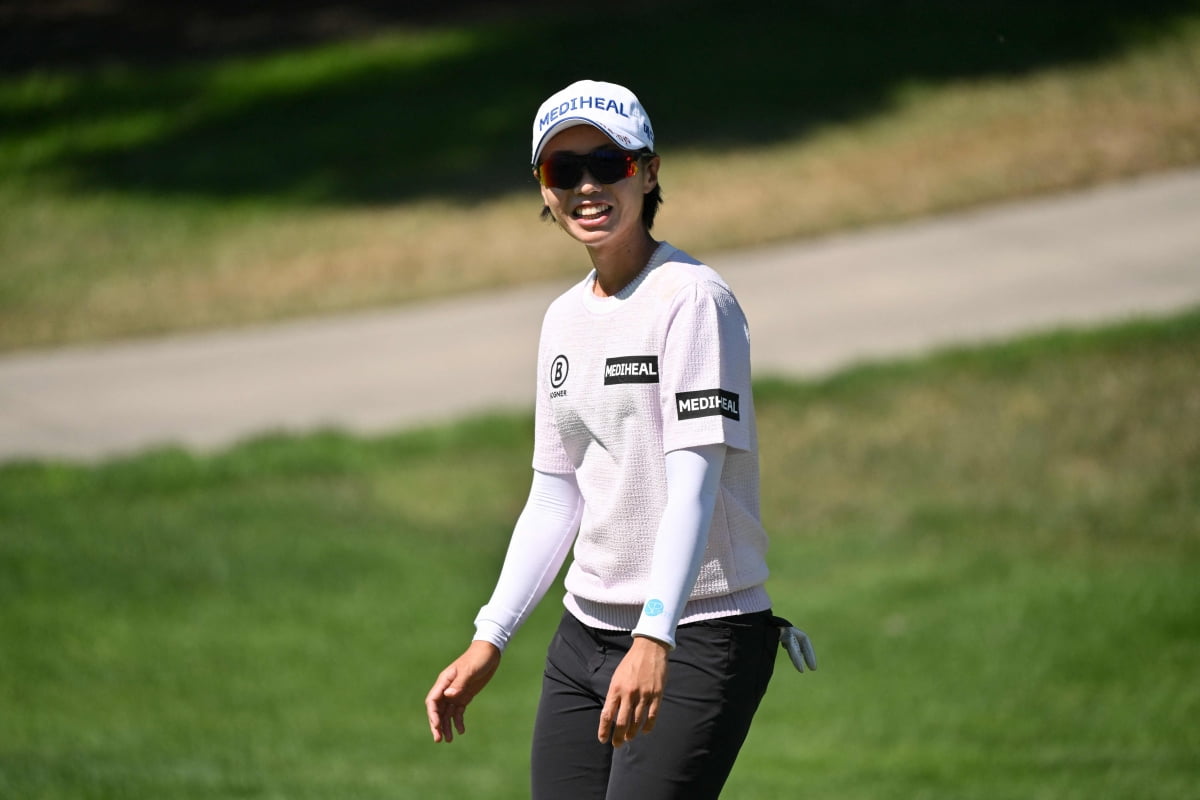 안나린이 4일(현지시간) 미국여자프로골프(LPGA)투어 포틀랜드 클래식 최종 4라운드 16번홀에서 홀인원을 한 뒤 환하게 웃고 있다. AFP연합뉴스