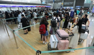 인천공항, 4일 여름성수기 최고 인파 몰려...22만5000명 북적북적