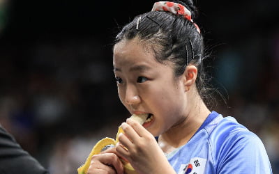 여전히 화제인 신유빈 '먹방'…에너지젤 이어 이것도 완판