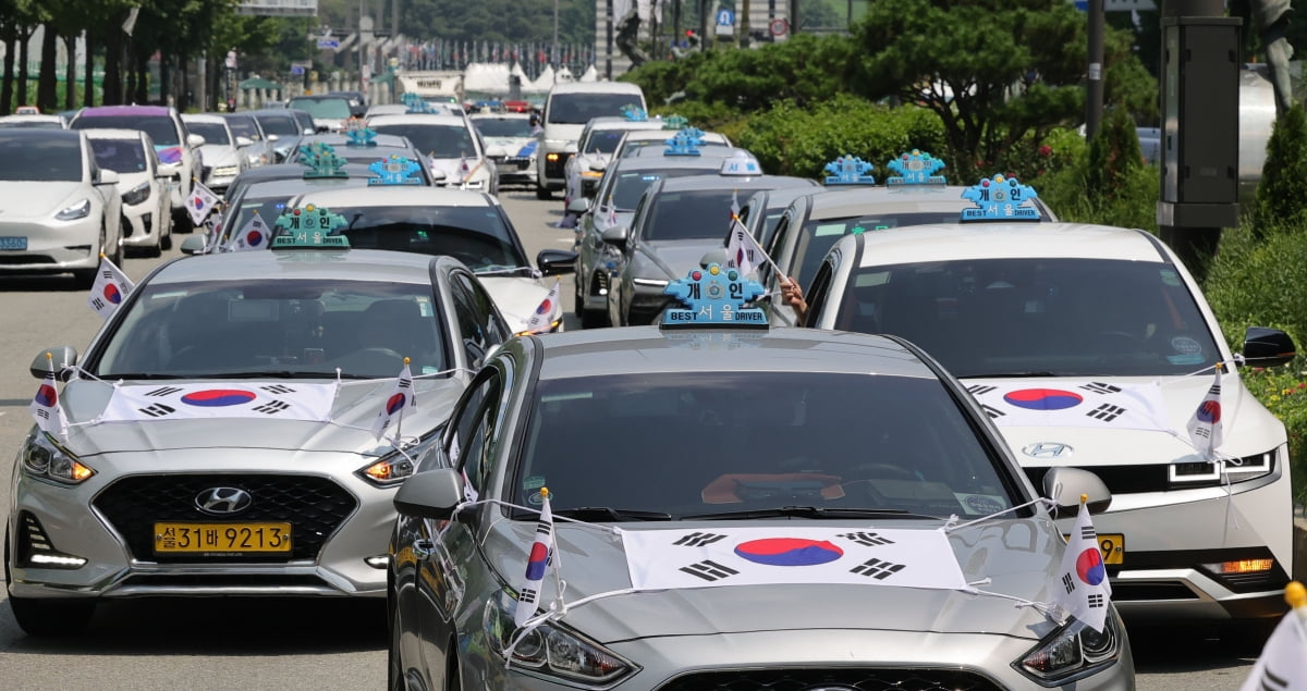 [포토] 송파구, 호국영웅택시 카퍼레이드