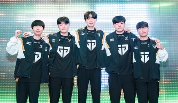 2024 LCK 서머 올 LCK 퍼스트 팀으로 선정된 젠지 e스포츠 선수들. 왼쪽부터 '리헨즈' 손시우, '페이즈' 김수환, '쵸비' 정지훈, '캐니언' 김건부, '기인' 김기인 (LCK 제공)