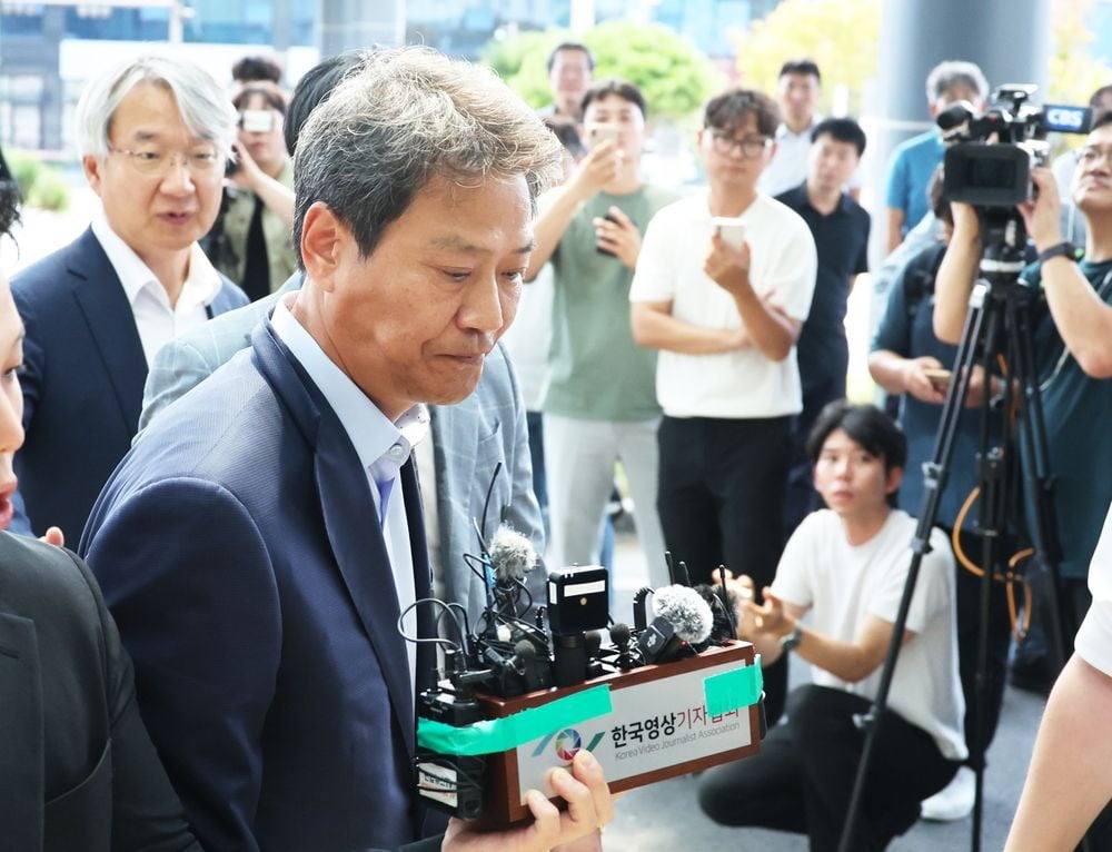 임종석 전 청와대 비서실장이 20일 오후 전주지검 청사에 들어가고 있다. 연합뉴스