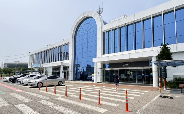  인천항 연안여객터미널. IPA 제공