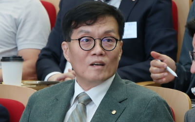 금리동결 비판에 "구조문제 성찰 부족"…정면 반박한 이창용