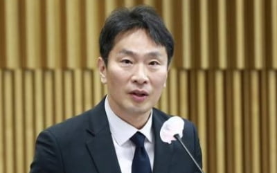 '상법 개정' 군불 때는 이복현 "지배주주만 위한 합병 계속…개선 필요"